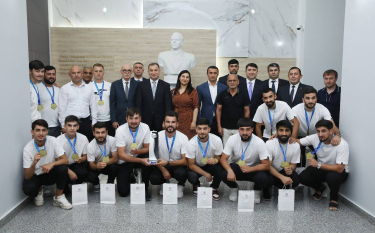 AHİK-də Avropa çempionu futzalçılarla görüş keçirildi 