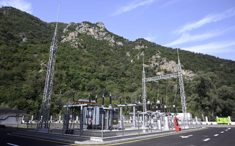 3 su elektrik stansiyasının açılışı oldu 