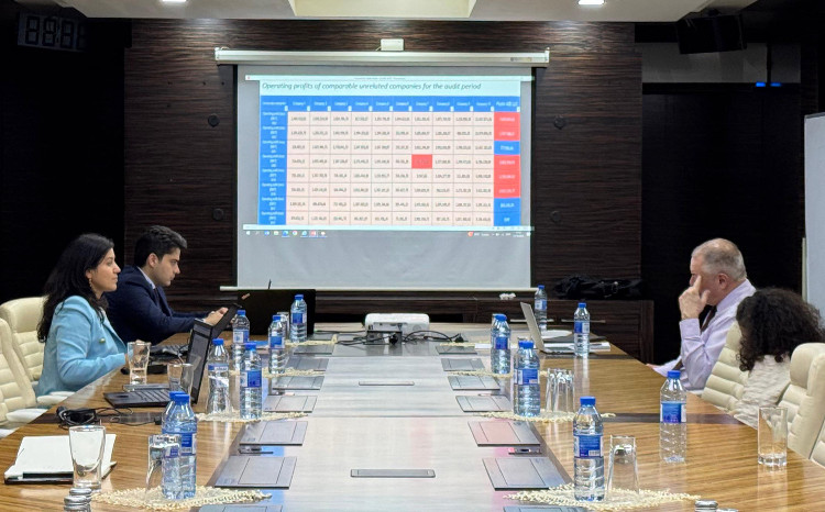 Böyük Britaniyanın Vergi və Gömrük Administrasiyası ilə görüş keçirilib 