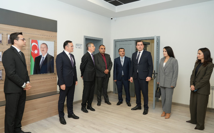 Sosial Tədqiqatlar Mərkəzinin rəhbər heyəti Ədliyyə Nazirliyinin yenilənmiş Çağrı Mərkəzində olub 
