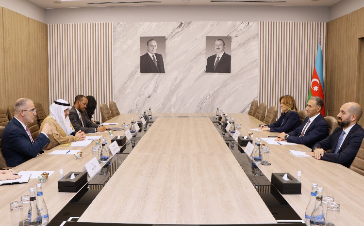 Министр Рашад Набиев встретился с председателем группы Исламского банка развития Мухаммадом Сулейманом Аль-Джасиром 