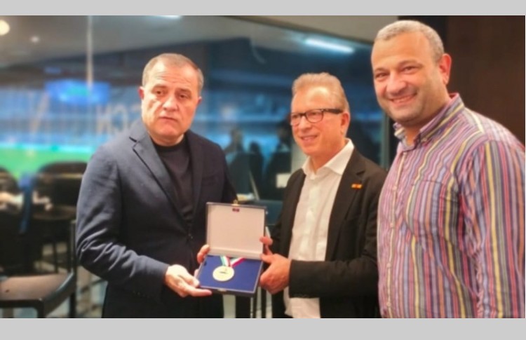 Ceyhun Bayramova Napoli–Bakı Assosiasiyasının medalı təqdim olunub 