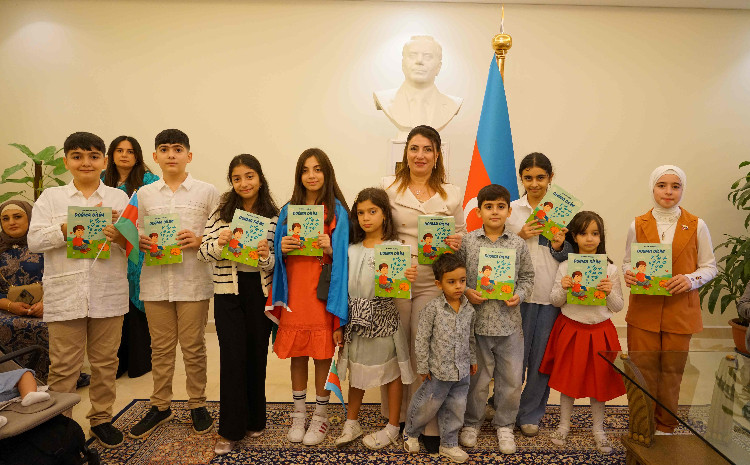 Azyaşlı soydaşlarımız üçün “Doğma dilim” kitabı təqdim olunub 