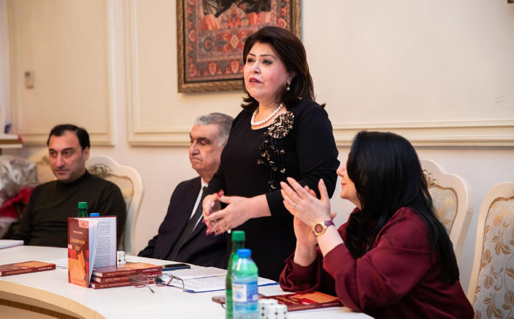 AYB-nin “Natəvan” klubunda Sevinc Həsənovanın “Unudulmayan izlər” kitabının təqdimatı keçirilib 