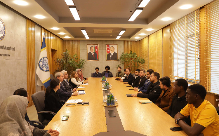 Rektor Elçin Babayev BDU-da təhsil alan xarici tələbələrin bir qrupu ilə görüşüb 