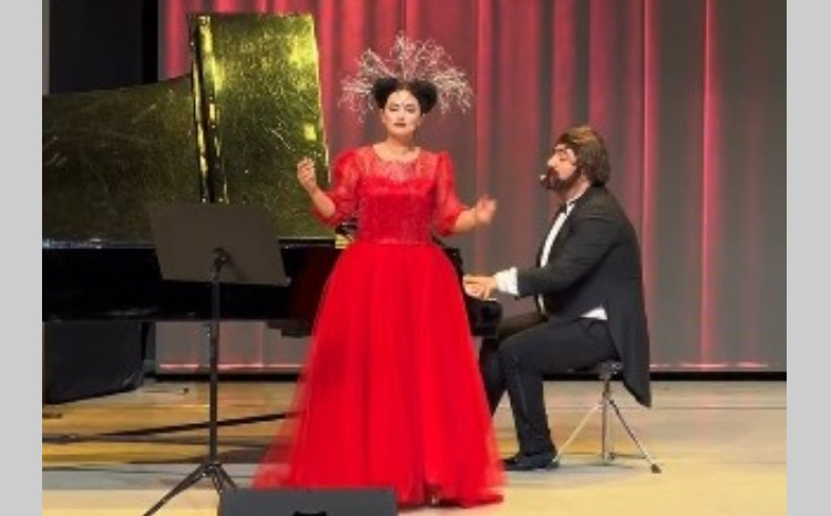 Məşhur aktrisa səsi ilə heyran etdi 