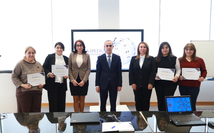 MEK-in “Vikipediya” təlimlərini yekunlaşdıranlara sertifikatlar təqdim olunub 