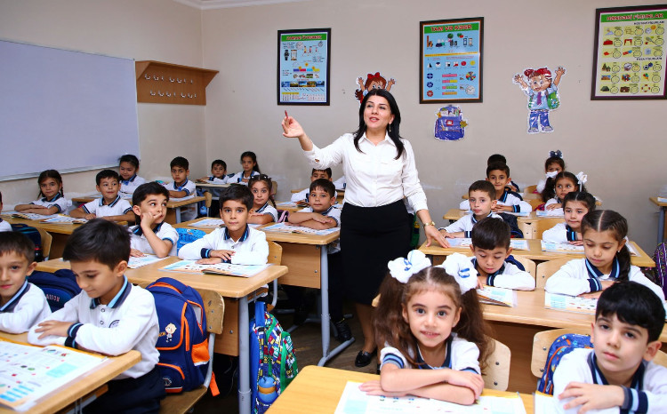 354 nəfər təhsil işçisi təltif edilib 