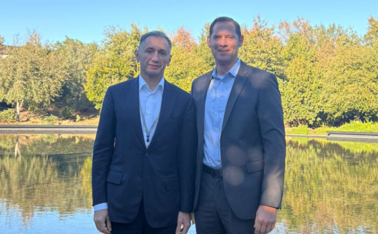 Nazir Rəşad Nəbiyev “Apple” şirkətinin korporativ hökumət əlaqələri üzrə rəhbəri ilə görüşüb 