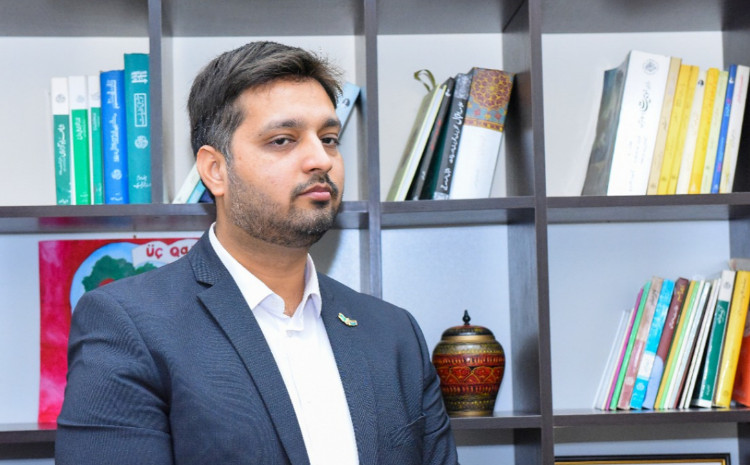 ADU yeganə əcnəbi müəllim: Pakistanlı Mahmud Atharın tədris və mədəni fəaliyyəti 