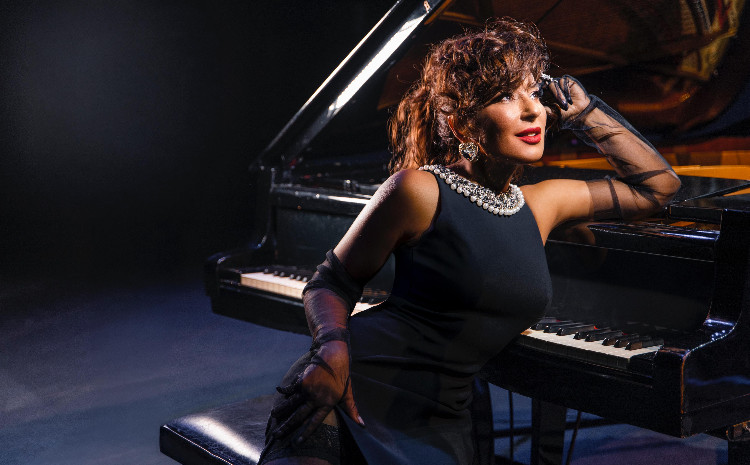 Səhnə, işıqlar, geyimlər - Xalq artisti Tünzalə Ağayevadan NÖVBƏTİ FOTOSESSİYA