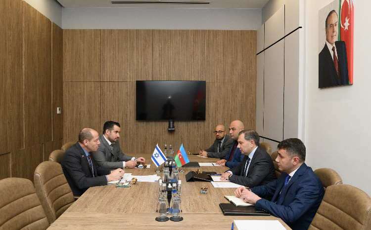 В Министерстве цифрового развития и транспорта состоялась встреча с послом Израиля в Азербайджане 