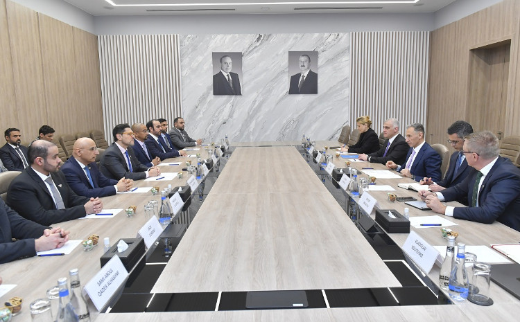 Minister Rashad Nabiyev Meets with Chairman of Abu Dhabi Department of Municipalities and Transport 
