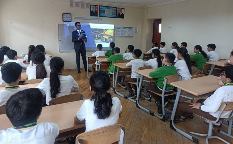 Maarifləndirmə tədbiri bu dəfə Bakı şəhəri 129 nömrəli tam orta məktəbdə keçirilib 