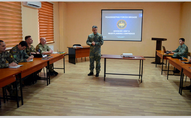 В Баку проходит консультативная встреча с делегацией НАТО 