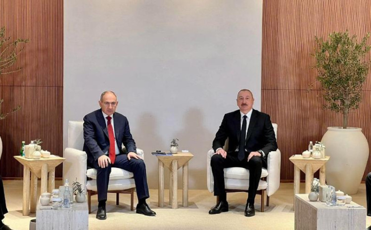 Əliyevlə Paşinyanın geniş tərkibdə görüşü keçirilir 