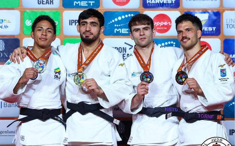 Azərbaycan millisi Qran-Priyə qızıl medalla başladı 