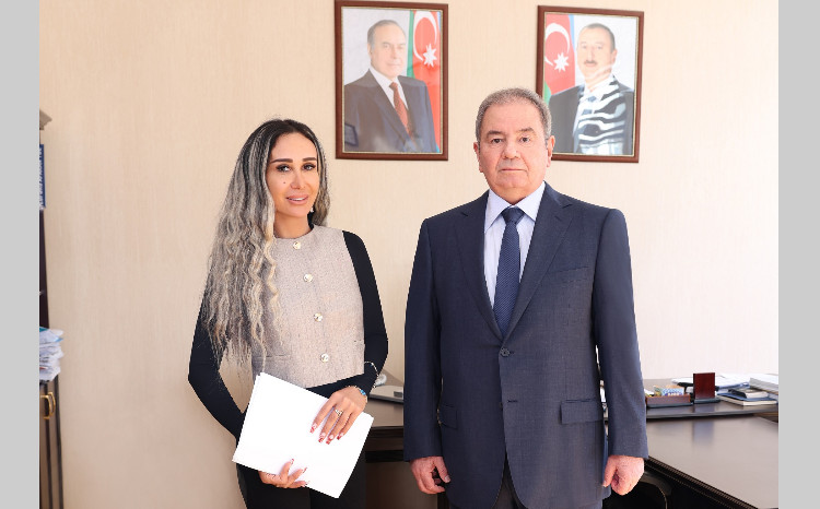 Azərbaycan mətbuatında İLK: Müsahibə suallarını rəqəmsal əkiz cavablandırıb 