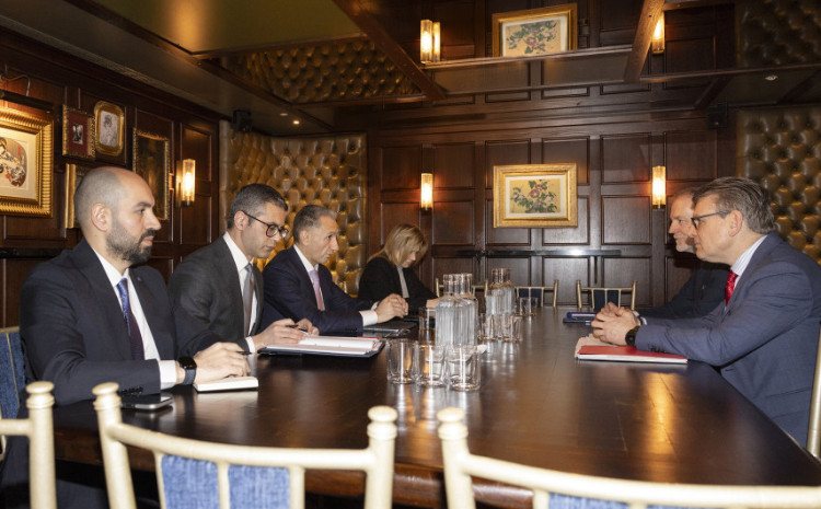 Министр Рашад Набиев встретился с вице-президентами компании Oracle 