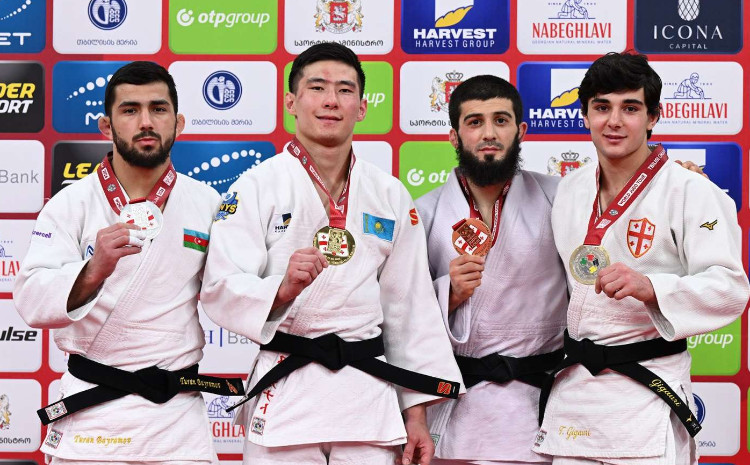 Bayramov yeni çəkidə ilk medalını qazandı - Böyük Dəbilqədə gümüş 