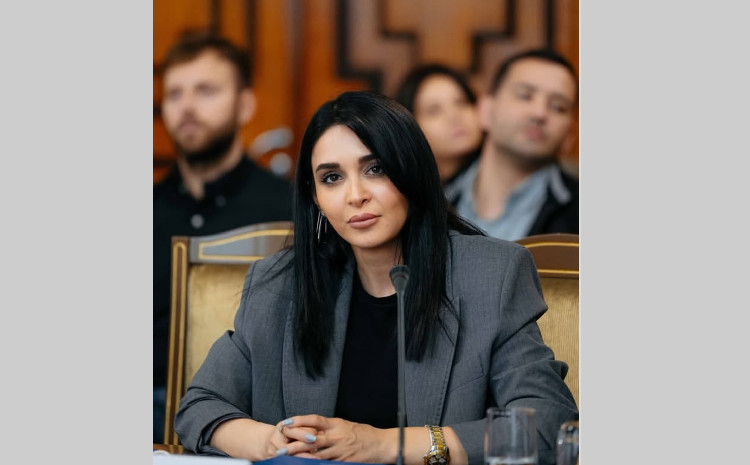 Ölkənin bütün televiziya kanallarında iştirak edən vəkil kimdir? 