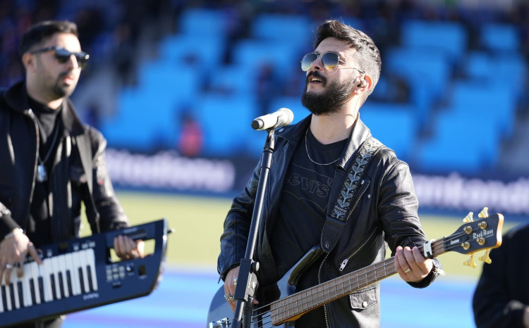 Mərdan Kazımov “Əllərini uzat, gülüm”ə fərqli ruh qatdı - VİDEO