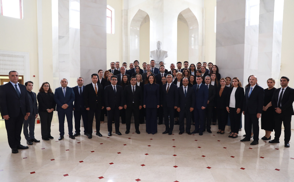 Ombudsman Aparatında Ulu Öndərin anadan olmasının 103-cü ildönümü münasibətilə anım tədbirləri keçirilib 