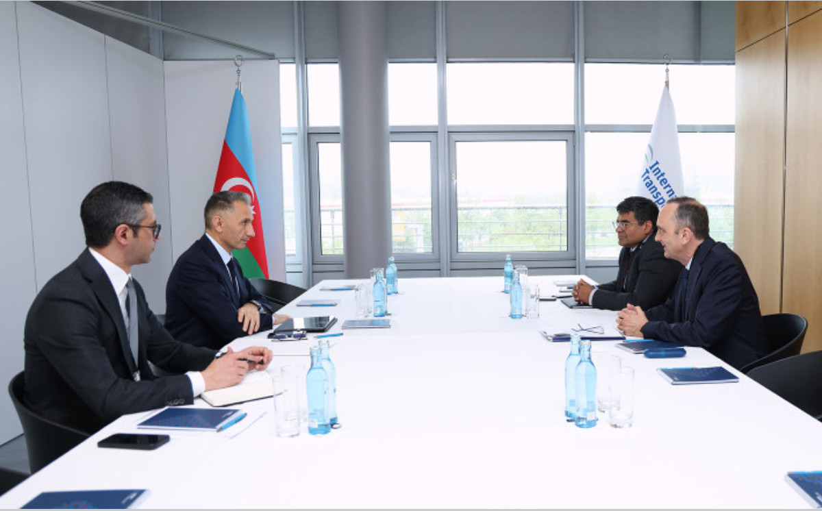 Minister Rashad Nabiyev meets World Bank Group’s Director for Transport and Logistics 