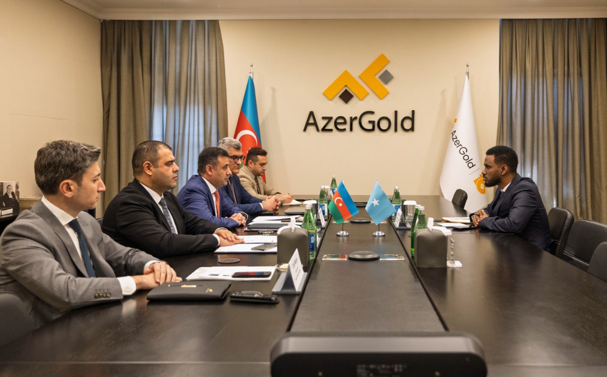 “AzerGold” QSC-də Somali İnkişaf və Yenidənqurma Bankının baş direktoru ilə görüş keçirilib 