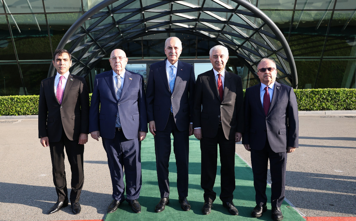 Numan Kurtulmuş Azərbaycana gəldi 