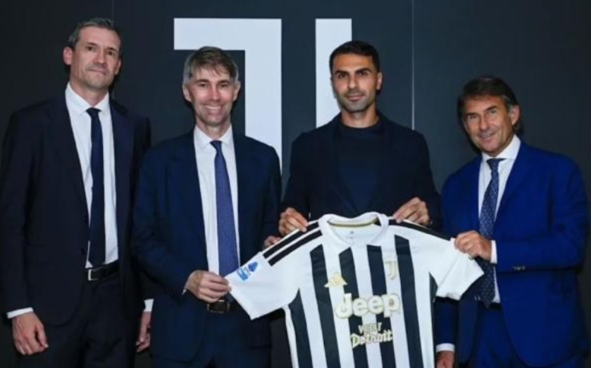 Zeki Çelik “Roma”nı “Yuventus”a dəyişdi 