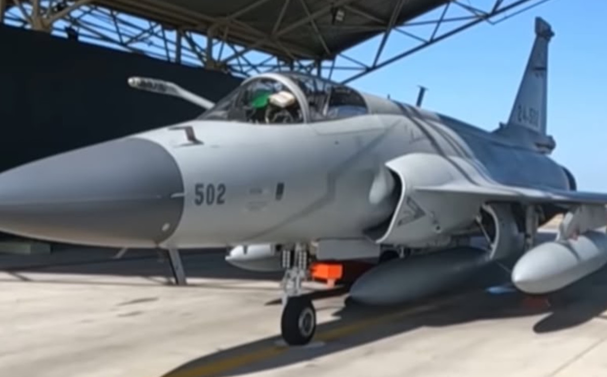 Azərbaycanın yeni qırıcıları HAVAYA QALDIRILDI: Qardaş ölkədən alınan JF-17-nin ÜSTÜNLÜKLƏRİ 