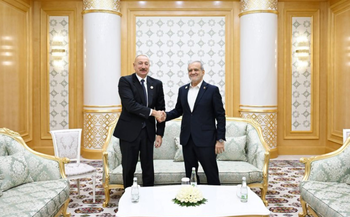Prezident İlham Əliyevin iranlı həmkarı ilə görüşü keçirilib 
