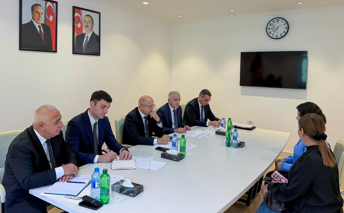Energetika naziri Laçında vətəndaşları qəbul edib 