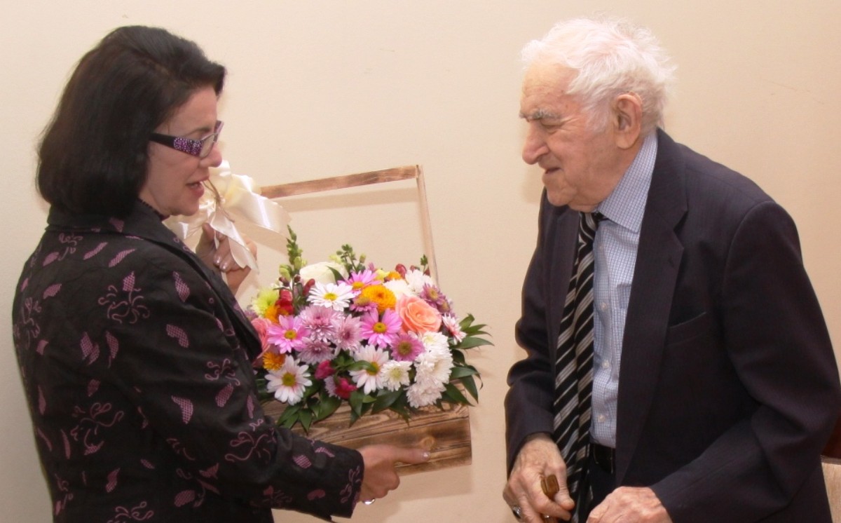 Firəngiz Əlizadə Tofiq Bakıxanovun vəfatının 40-cı günü ilə bağlı AÇIQLAMA YAYDI 